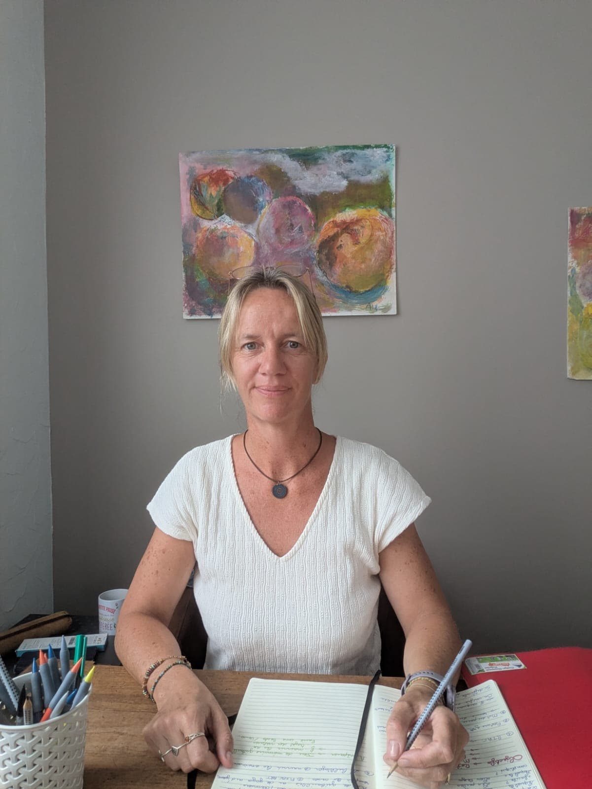 Anne Leleux, graphopédagogue, dans son cabinet à Lorient